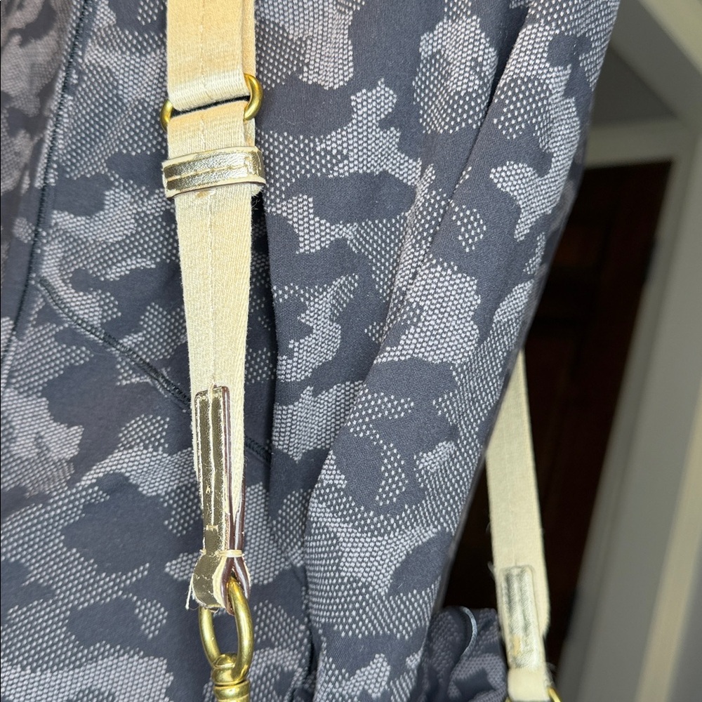 Coach tay and Brown Crossbody bag some rubbing on zipper pull gold tassel - Picture 5 of 15